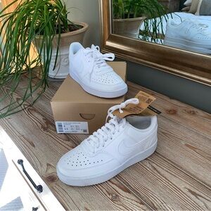 *NIB* Nike Women's White Sneakers